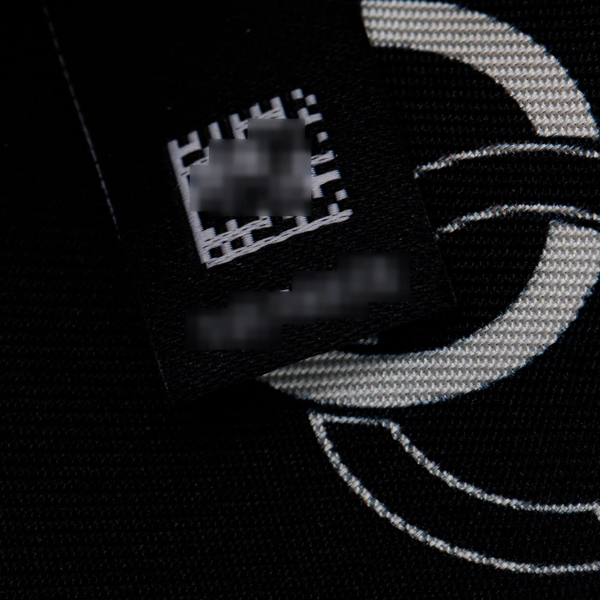 Chanel 2023 Black/White Printed Silk Twill Slim Bandeau w/ Box & Receipt - Image 4