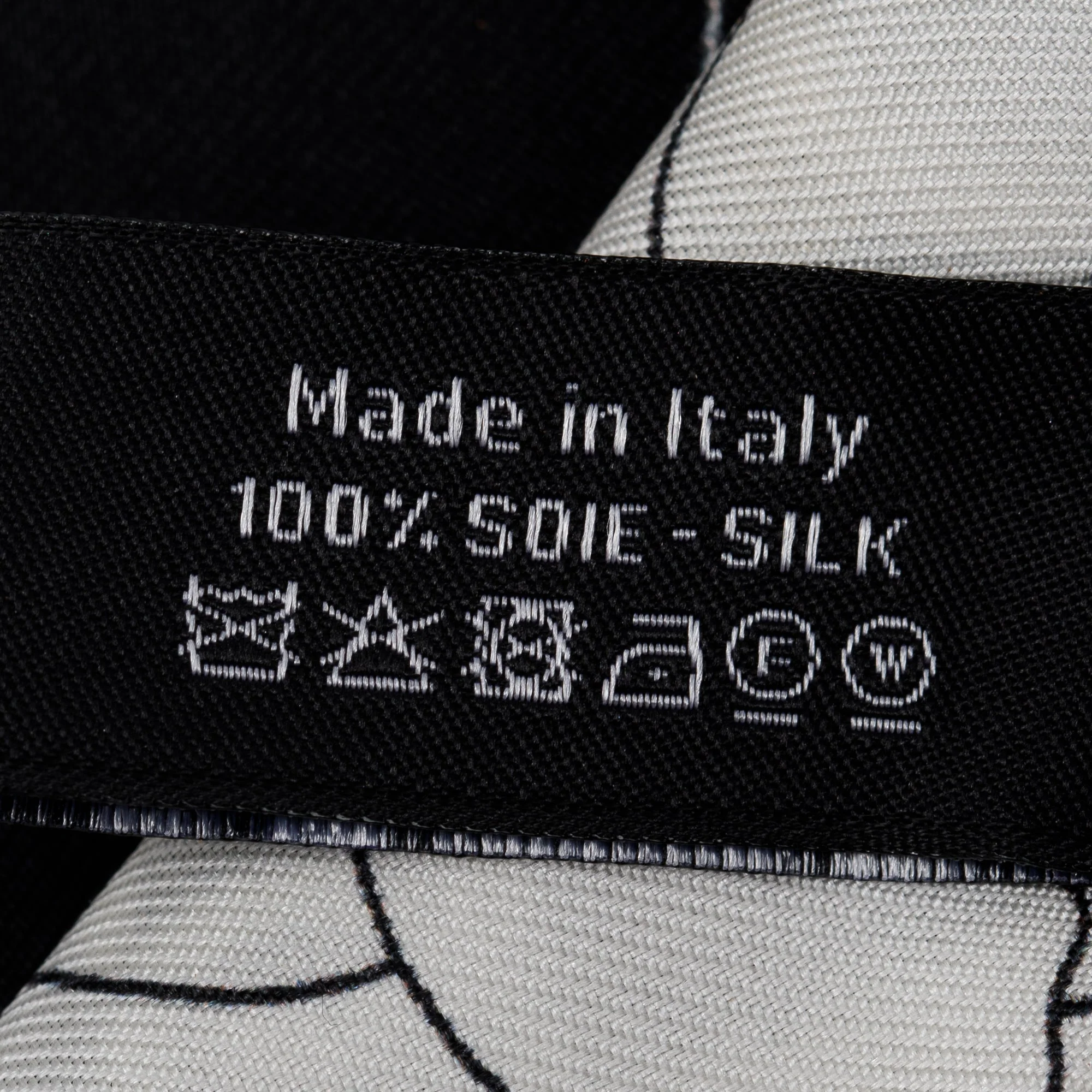 Chanel 2023 Black/White Printed Silk Twill Slim Bandeau w/ Box & Receipt - Image 5