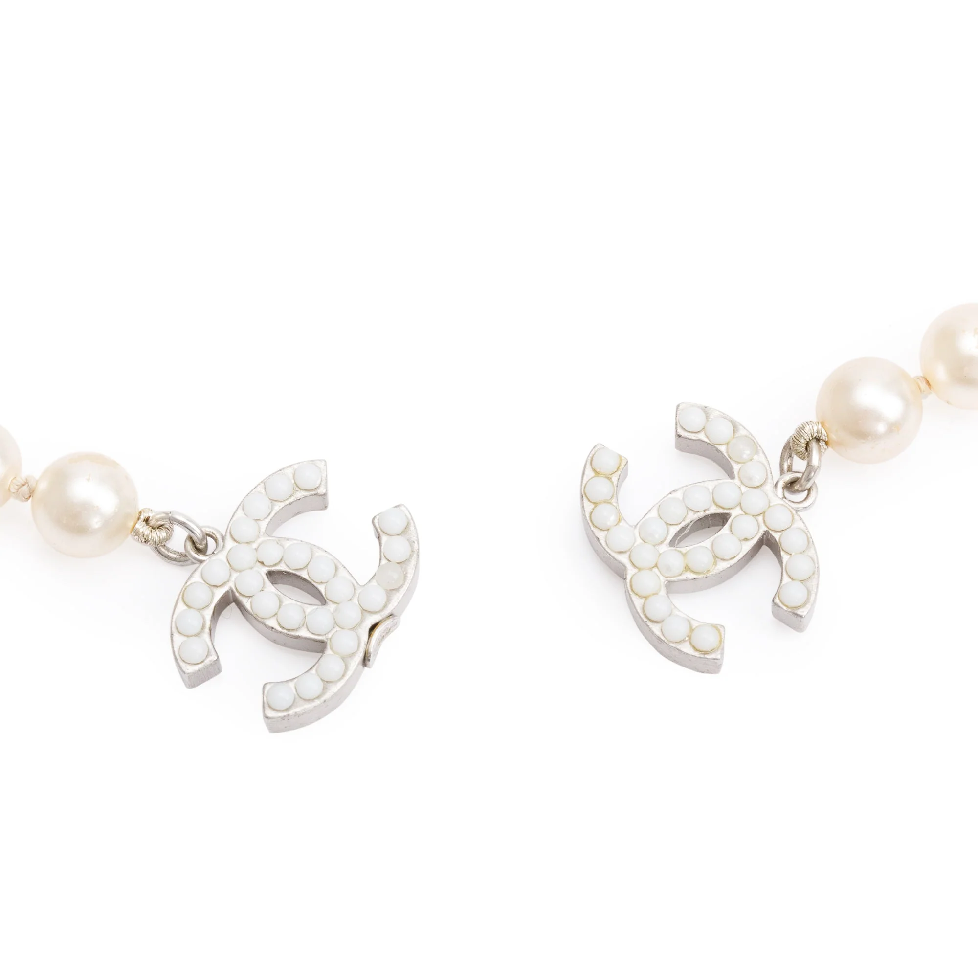 Chanel Palladium-Plated Faux Pearl CC Lariat Necklace - Image 4