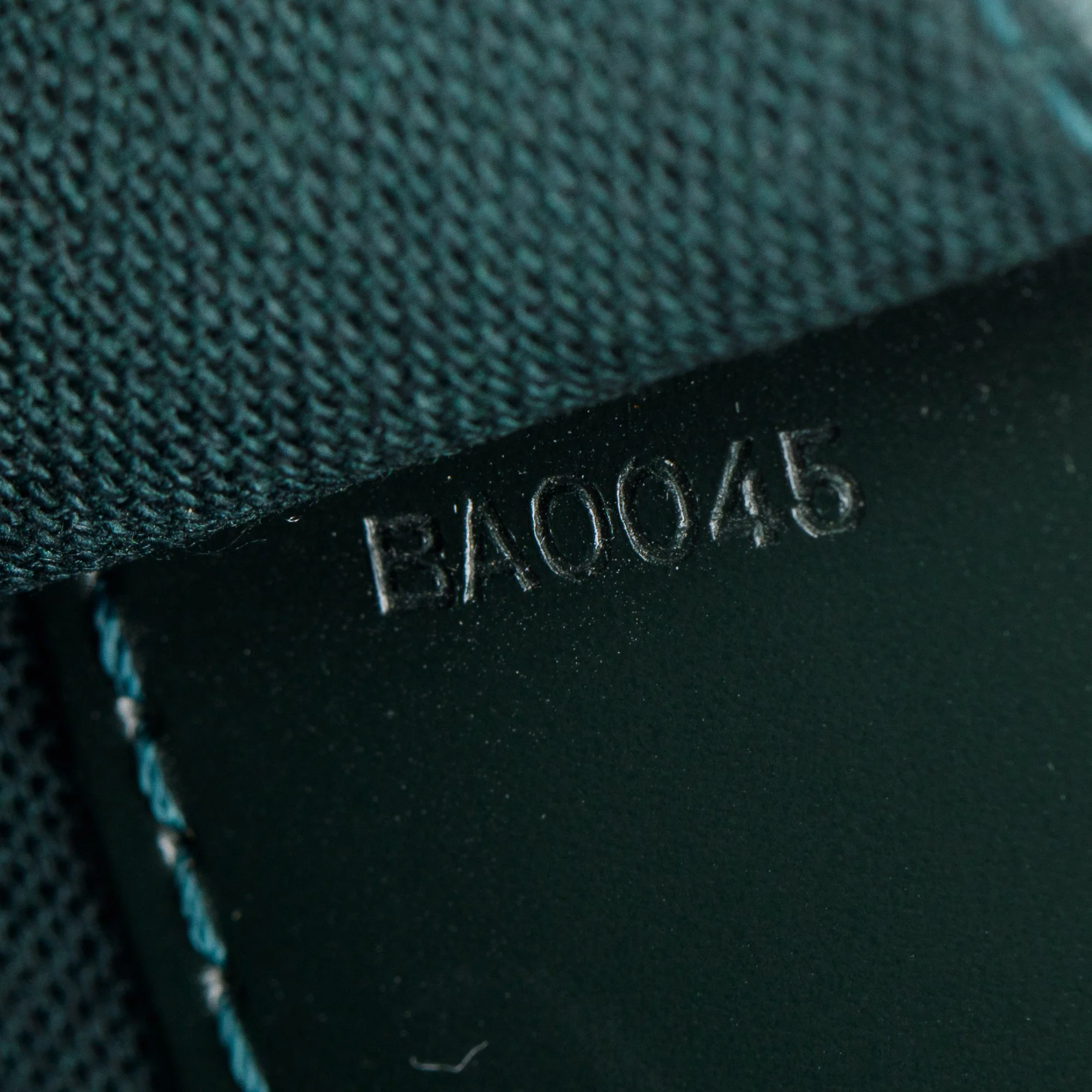 Louis Vuitton Green Taiga Leather Laguito Briefcase - Image 13