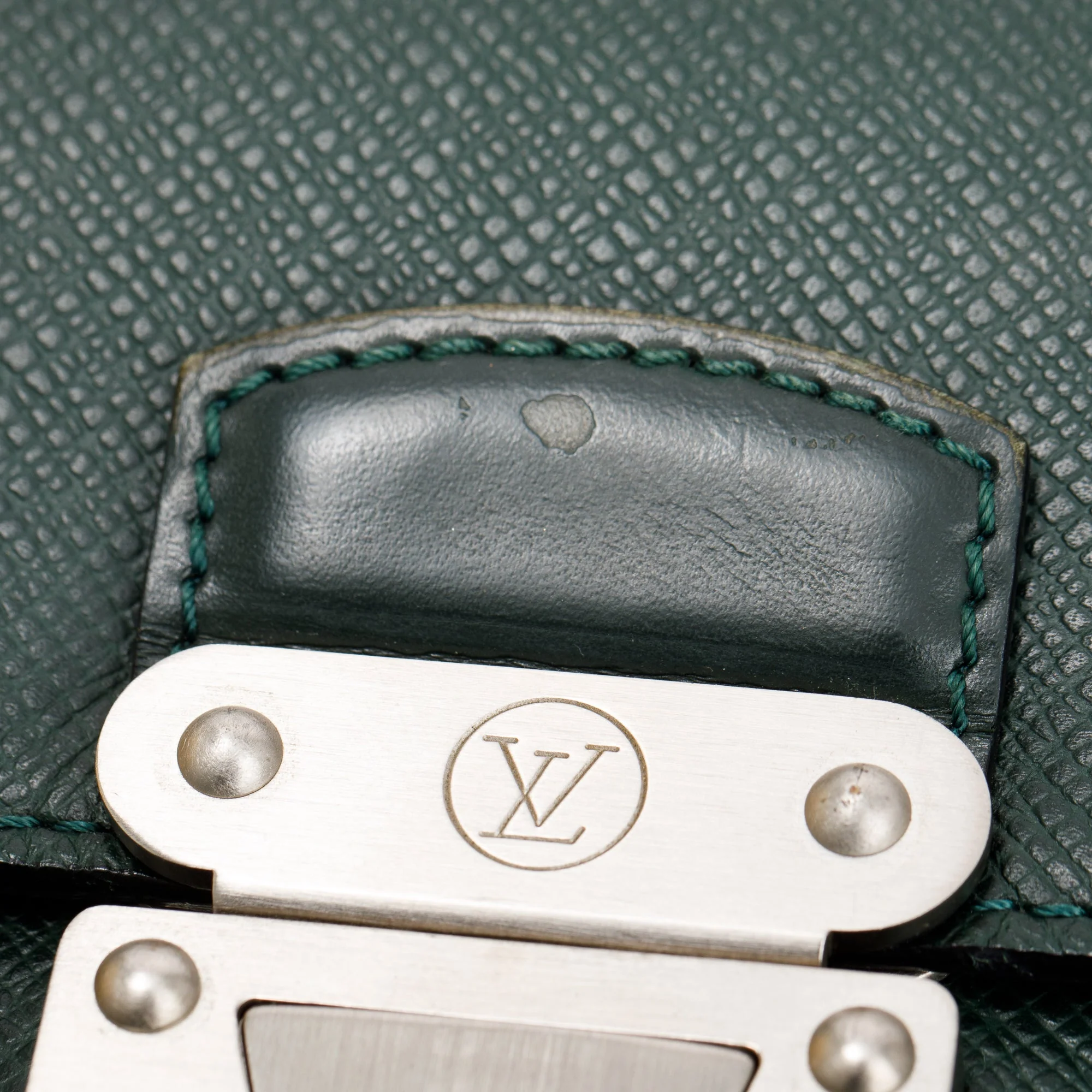Louis Vuitton Green Taiga Leather Laguito Briefcase - Image 9