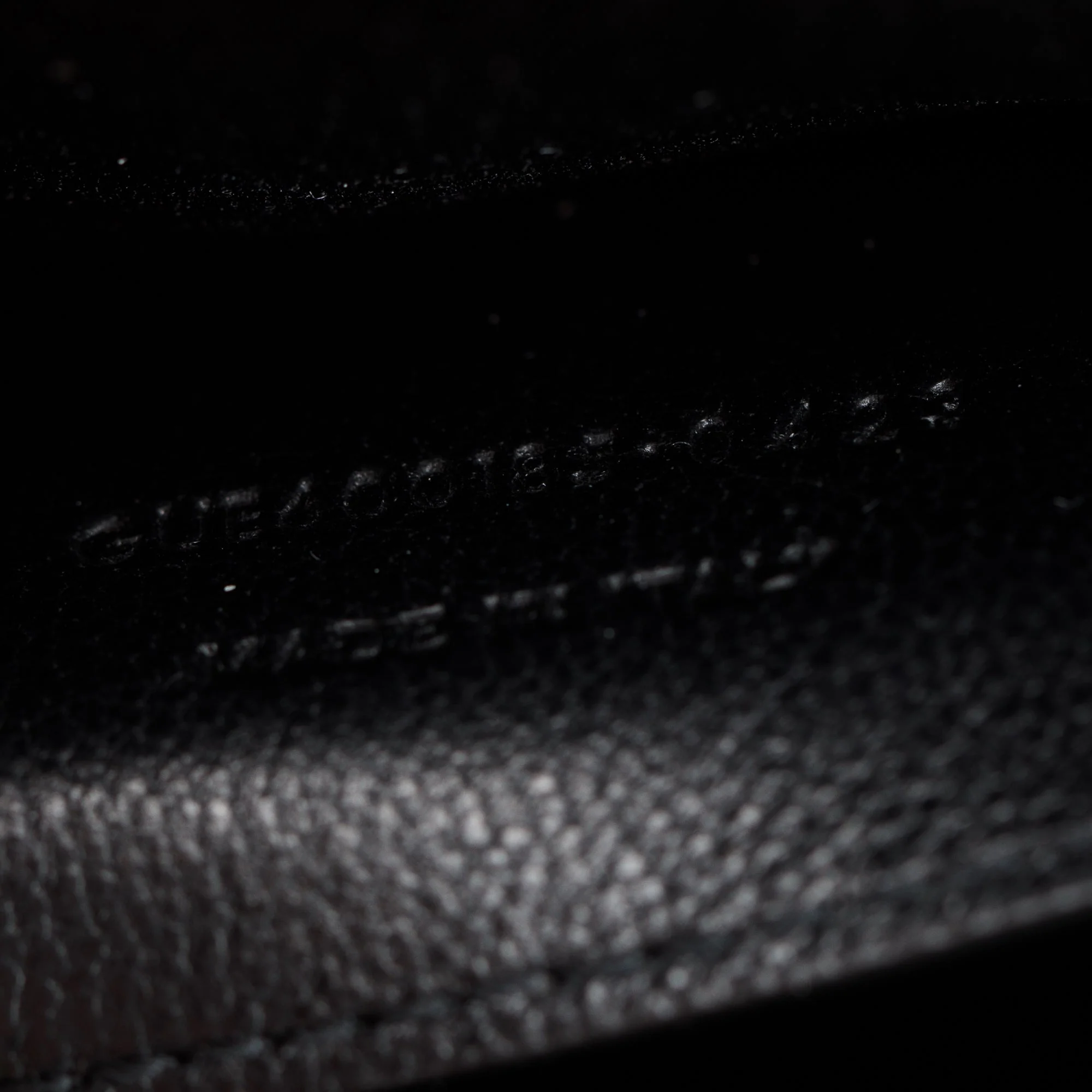 Saint Laurent 2023 Beige Grained De Poudre Medium Envelope Shoulder Bag w/ Box - Image 8