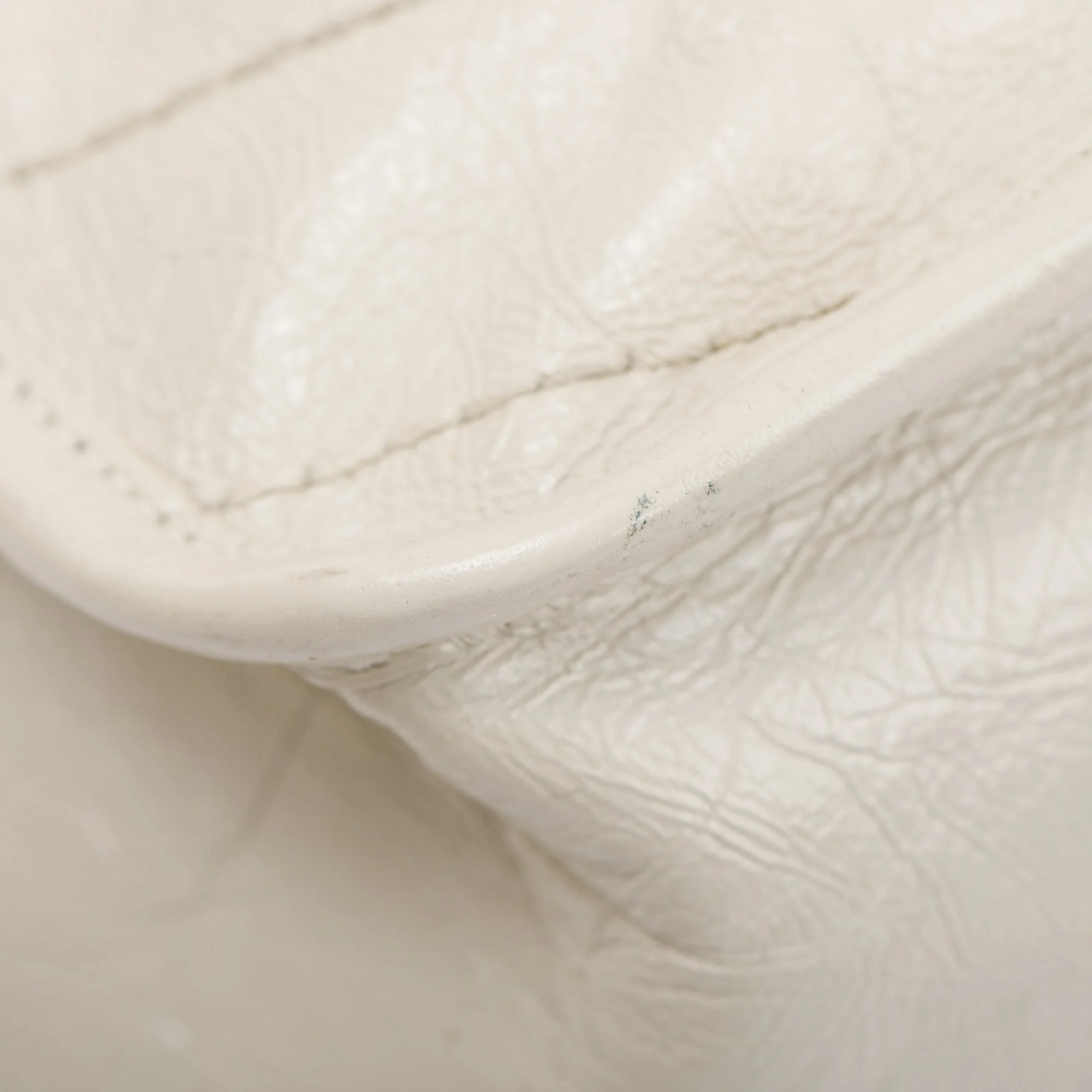 Saint Laurent White Crinkled Calfskin Leather Medium Niki Shoulder Bag - Image 10